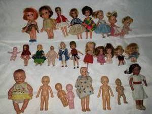 lot 152 image: Vintage Lot of Small Dolls