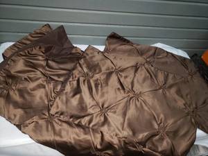 lot 171 image: QueenFull Sunjoycee Pinch Pleat Pintuck Coffee Duvet Cover & Shams