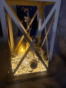 lot 162 image: Elegant White Holiday Lantern