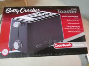 lot 43 image: Betty Crocker 2-Slice Toaster open ...