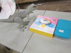 lot 140 image: Swim Tube, Dinosaur, Lunch Box...