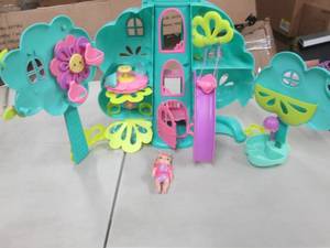 lot 142 image: BB TreeHouse open box...