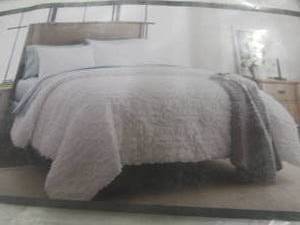lot 185 image: Threshold Clipped Chenille Comforte...