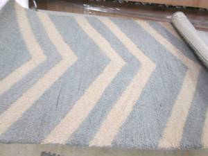 lot 189 image: Safavieh Area Rug 2.5x4 ft...