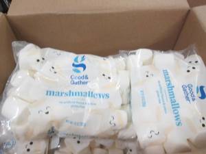lot 205 image: Case of 16-10 oz Bags Good & Gather...