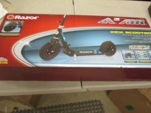 lot 237 image: Razor Kick Scooter open box...