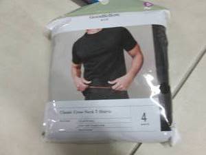 lot 261 image: 4 pk Goodfellow & Co. Crew Neck T S...