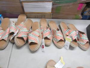 lot 263 image: 4 pr Assorted Sized Ladies Shoes...