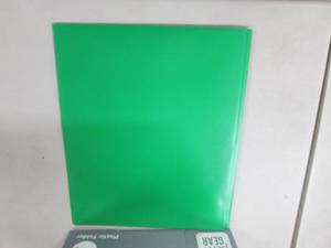 lot 306 image: Case of 32 Plastic Prong 2 Pocket F...
