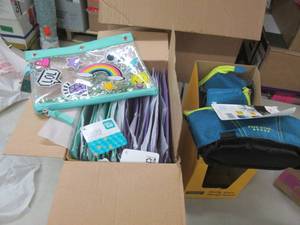 lot 311 image: Case of 16 Binder Pouches, 3 Large ...