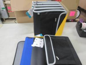 lot 333 image: 7 Zipper Binders...