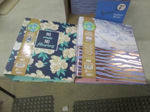 lot 334 image: 5 - Fashion 2 inch Binders...