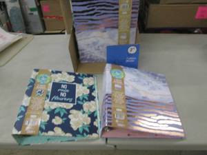 lot 335 image: 6 - Fashion 2 inch Binders...