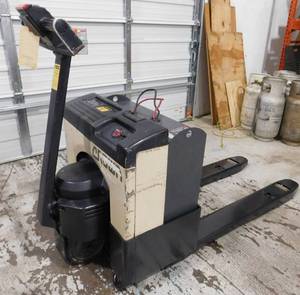 Crown 40GPW Electric Pallet Jack