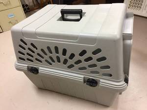 lot 133 image: Deluxe Pet Porter