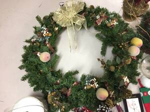 lot 174 image: Christmas Lot