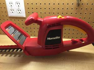 lot 242 image: Homelite 17 Inch Electric Hedge Trimmer