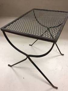 lot 258 image: Metal Patio Table