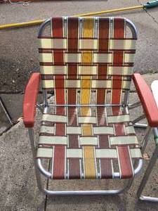 lot 276 image: Two Folding Lawn Chairs