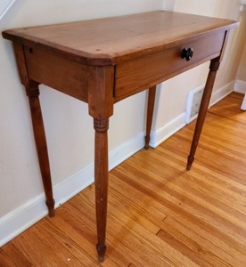 lot 39 image: Petite Antique Accent Table