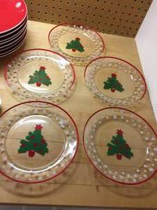 lot 286 image: Christmas Plates, Coffee Mugs, Cups & More