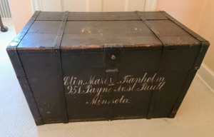 lot 309 image: Vintage Steamer Trunk