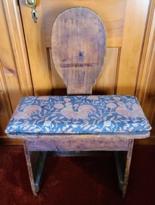 lot 325 image: Antique Chair