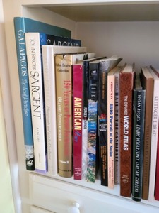 lot 340 image: Variety of Coffee Table & Large Paperback Books