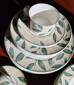 lot 353 image: Mikasa Intaglio Dish Set