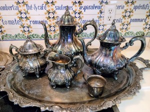 lot 354 image: Large Variety of Vintage Silverplate