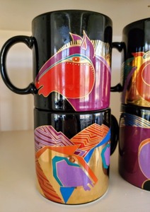 lot 358 image: Laurel Burch Persian Horses Mug Set