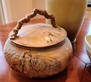 lot 365 image: Decorative Pottery