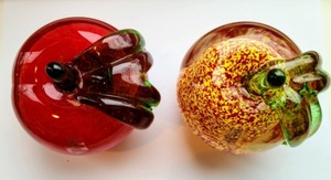 lot 423 image: Pair of Johans Fors Apple Art Glass Paperweights