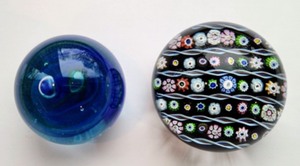 lot 425 image: Pair of Small Caithness Scotland Art Glass Paperweights