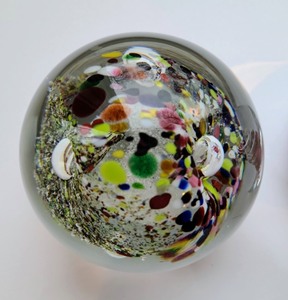 lot 427 image: Two Art Glass Paperweights
