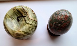 lot 430 image: Two Marble Paperweights