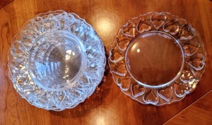 lot 433 image: Tiffany and Co Heart Shaped Glass Plate Set