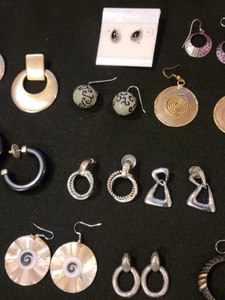 lot 447 image: Lot of Womens Earrings