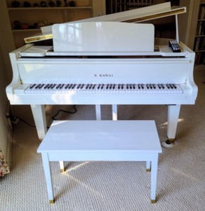 lot 1 image: Amazing Kawai Baby Grand Piano