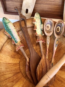 lot 93 image: Decorative Wooden Housewares