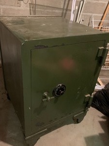 lot 411 image: Large Heavy Vintage Metal Safe
