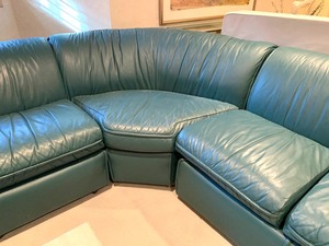 lot 190 image: Leathercraft Four Section Couch
