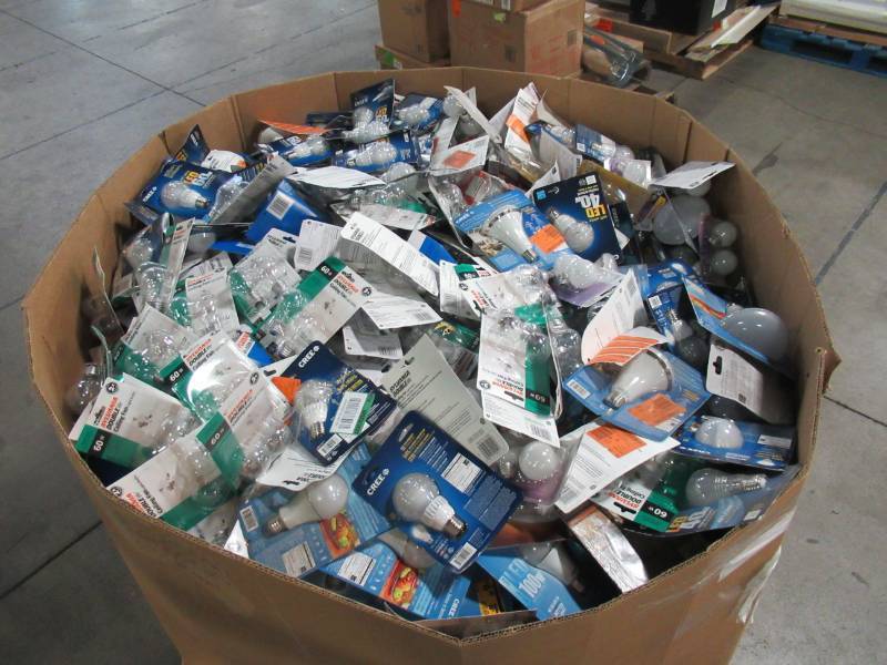 WHOLESALE MIXED PALLET OF MISCELLANEOUS LIGHT BULBS