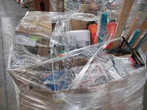 WHOLESALE MIXED PALLET OF HOME REMODEL SUPPLIES AND SMALL LIGHTING