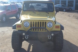 lot 6626 image: 2000 Jeep Wrangler 4x4 - 5 Speed -