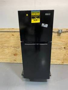 lot 32 image: MAGIC CHEF 10.1 cu. ft. Top Freezer Refrigerator in Black