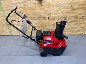 lot 2 image: TORO Power Clear 721 R 21 in. 212 cc Single-Stage Gas Snow Blower