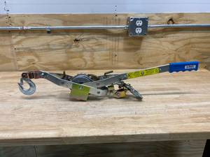 lot 125 image: MAASDAM  POWR PUL 4,000 lb. 6 ft. Max Lift 301 Leverage Winch Puller