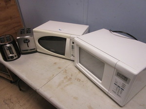 MICROWAVES, SUNBEAM, MAGIC CHEF, AND TOASTERS, BLACK & DECKER, FRIGIDAIRE