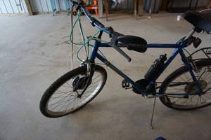 Huffy 18 Speed Mountain Bike  2 Camping Chairs